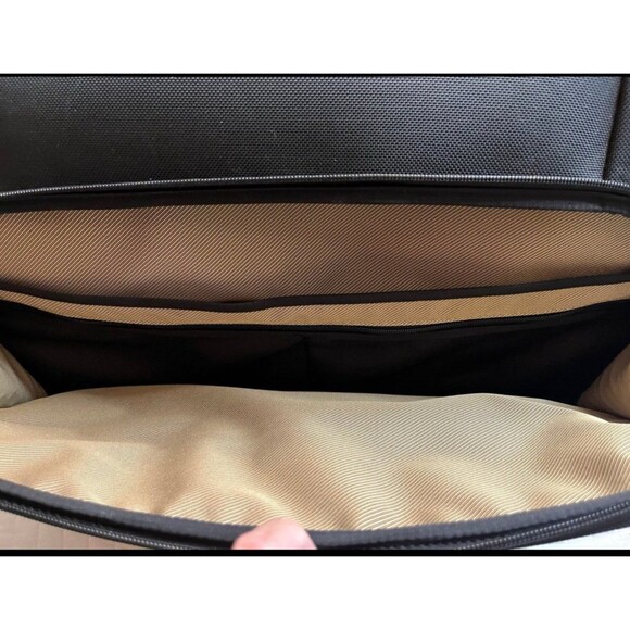 Victorinox Mobilzer NXT 4.0 Collection Wheeled Garment Bag Carry on suitcase - Picture 4 of 9